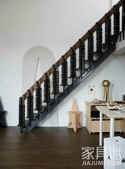 楼梯用黑色绳子编织装饰