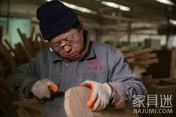 华日家居工人