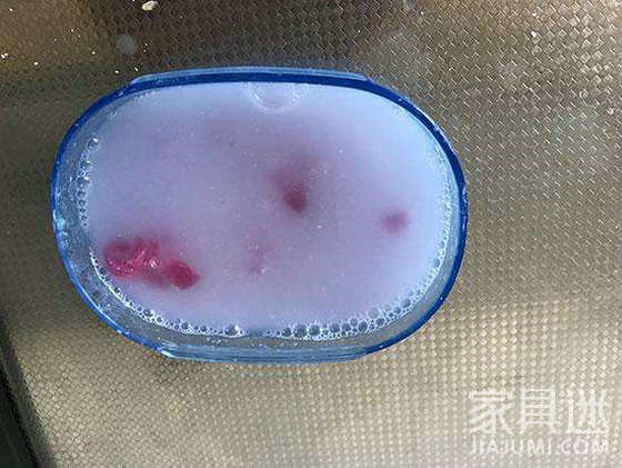 肥皂水